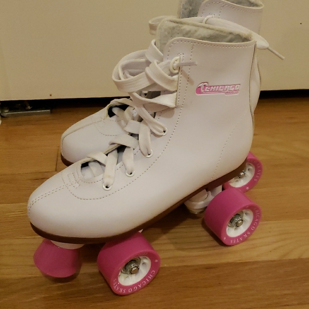 Girls white Chicago roller skates